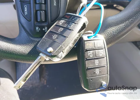 2016 Kia Sedona Lx z USA, uszkodzony, nr VIN KNDMB5C18G6191476